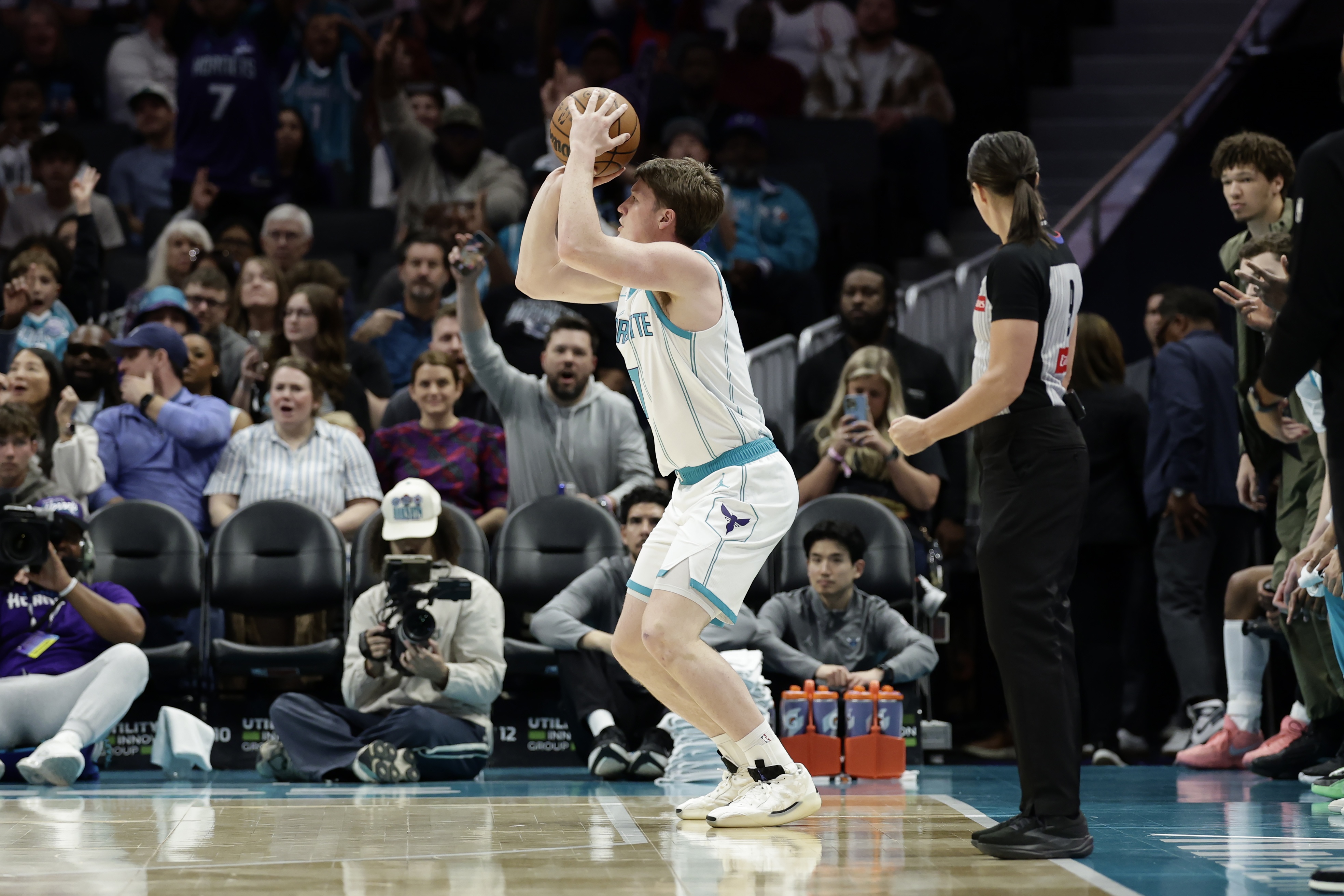 世界杯高清赛事观看入口-最近几场略迷！克尼佩尔出战25分钟 12中4&amp;三分3中0拿8分7板